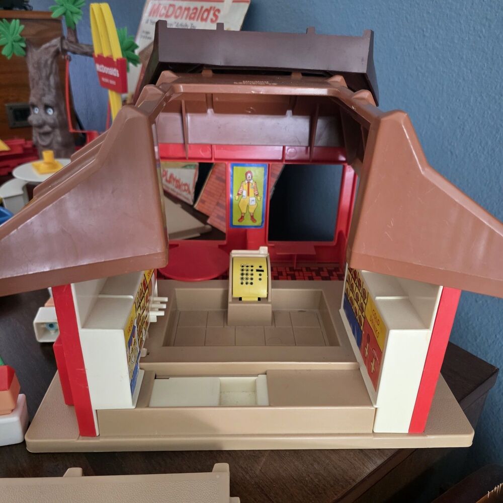 Vintage 1974 Playskool McDonalds Restaurant Familiar Places Play set Train Track - Picture 9 of 14